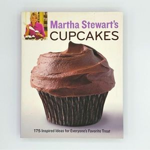 Martha Stewart's Cupcakes: 175 Inspired Ideas Baking Book